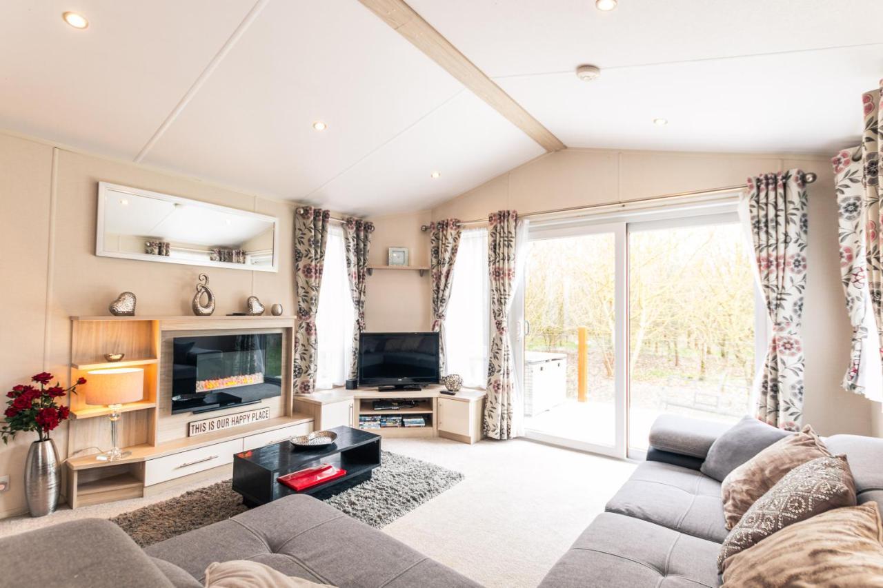 Meadows Lodge With Hot Tub Malton Esterno foto