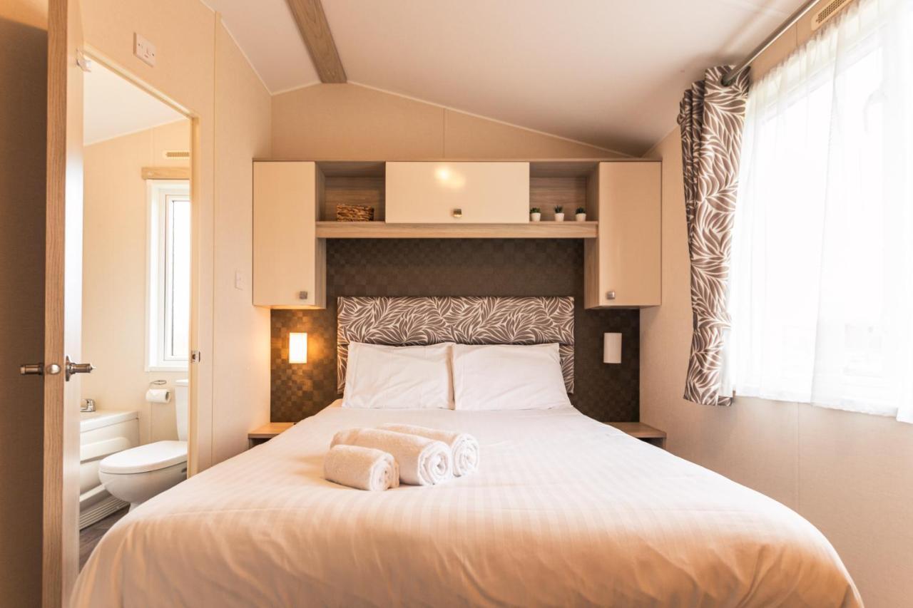 Meadows Lodge With Hot Tub Malton Esterno foto